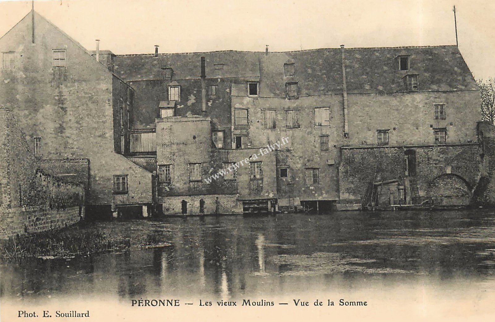 1 peronne les vieux moulins vue de la somme 1