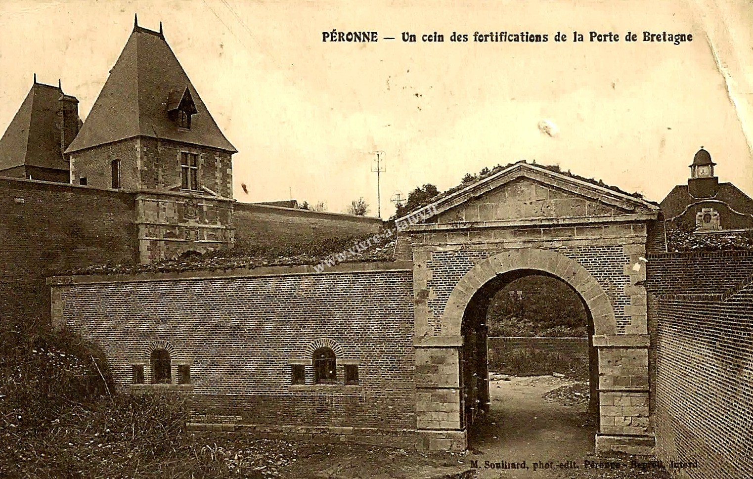 1 peronne un coin des fortifications porte de bretagne 1