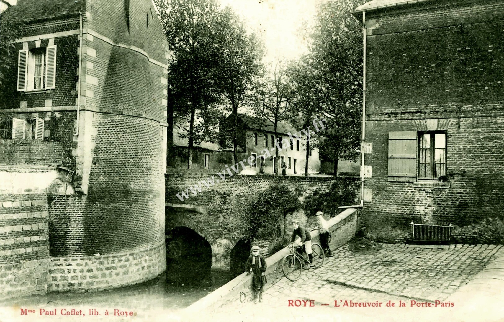 1 roye l abreuvoir de la porte paris