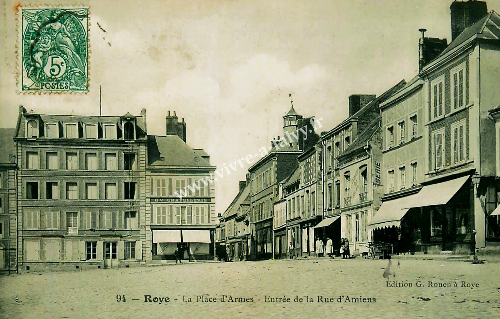 1 roye la place d armes entree de la rue d amiens