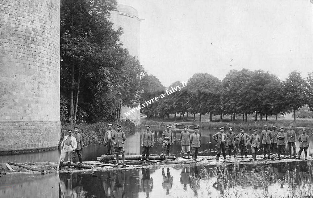 2 ham soldats allemands chateau canal 1915