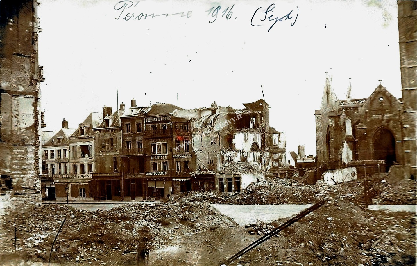 2 peronne 1916 ville en ruine septembre 1