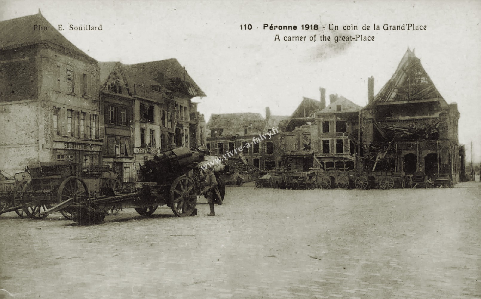 2 peronne 1918 un coin de la grande place 1