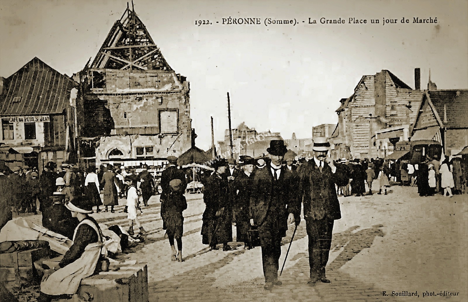 2 peronne la grande place un jour de marche 1