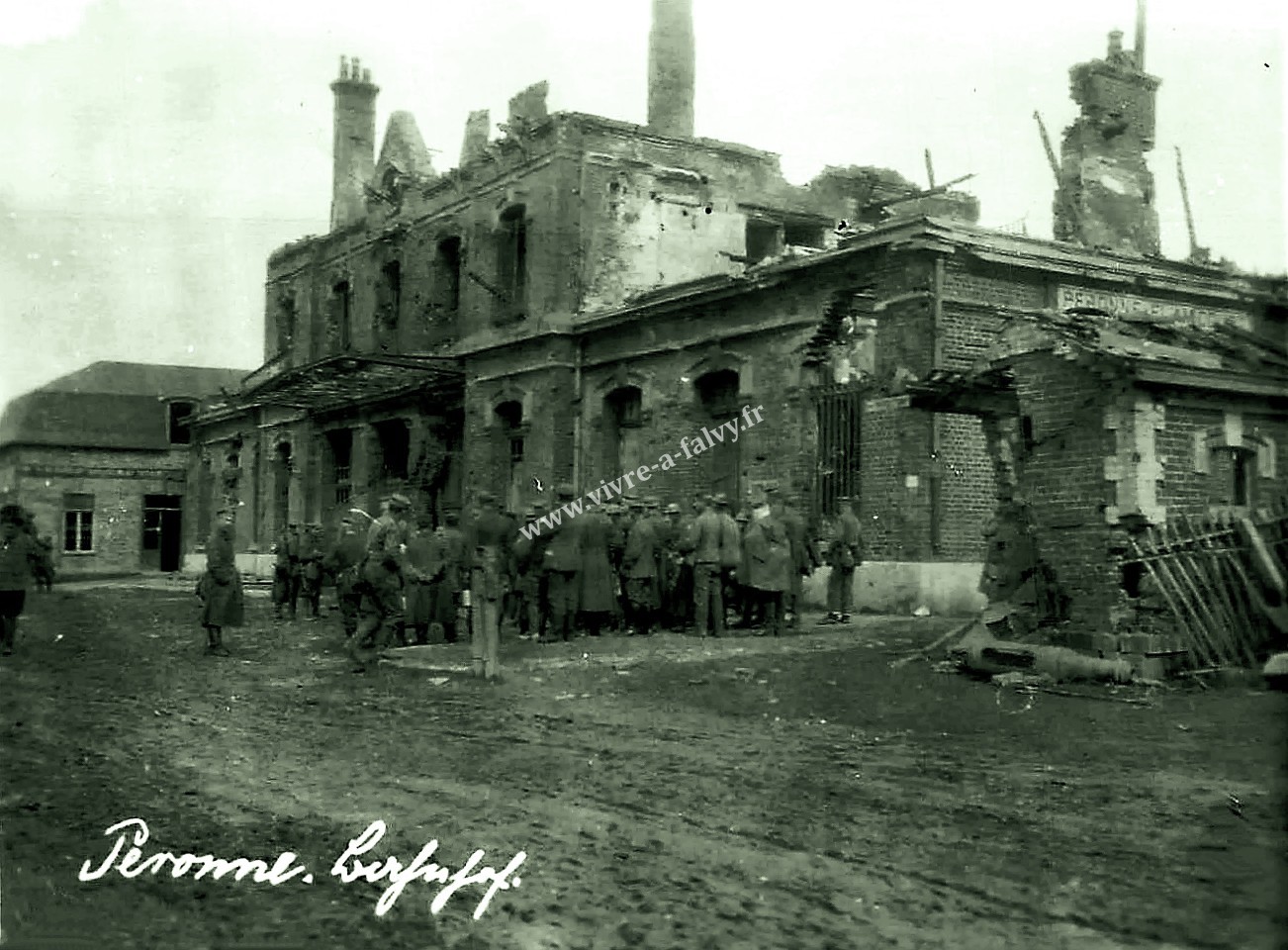 2 peronne place de la gare ruines bombardement 1