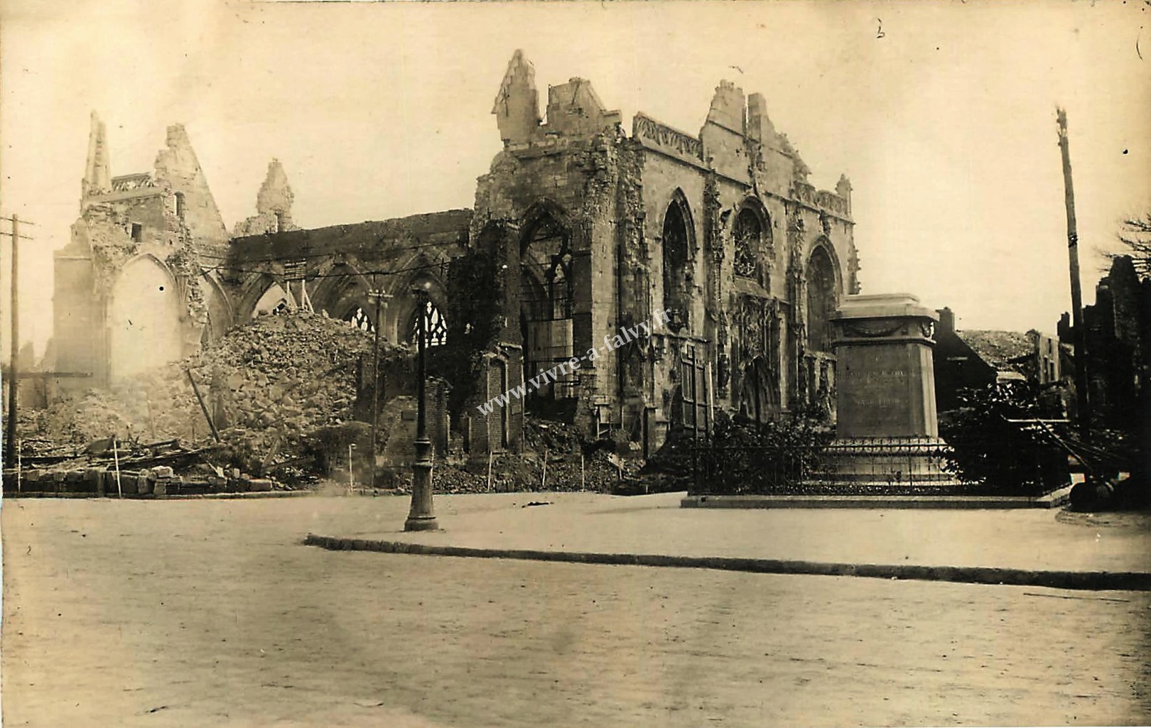 2 peronne ruines eglise photo alemande 1