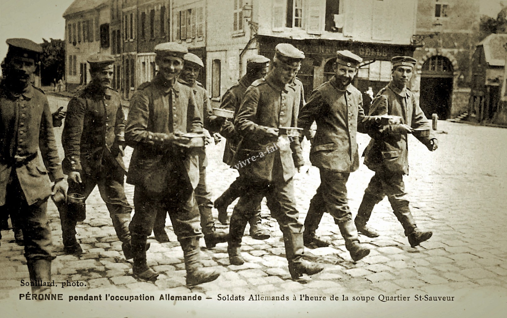 2 peronne soldats allemands a l heure de la soupe quartier st sauveur 1