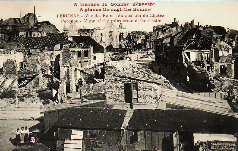 2 peronne vue des ruines du quartier du chateau 1