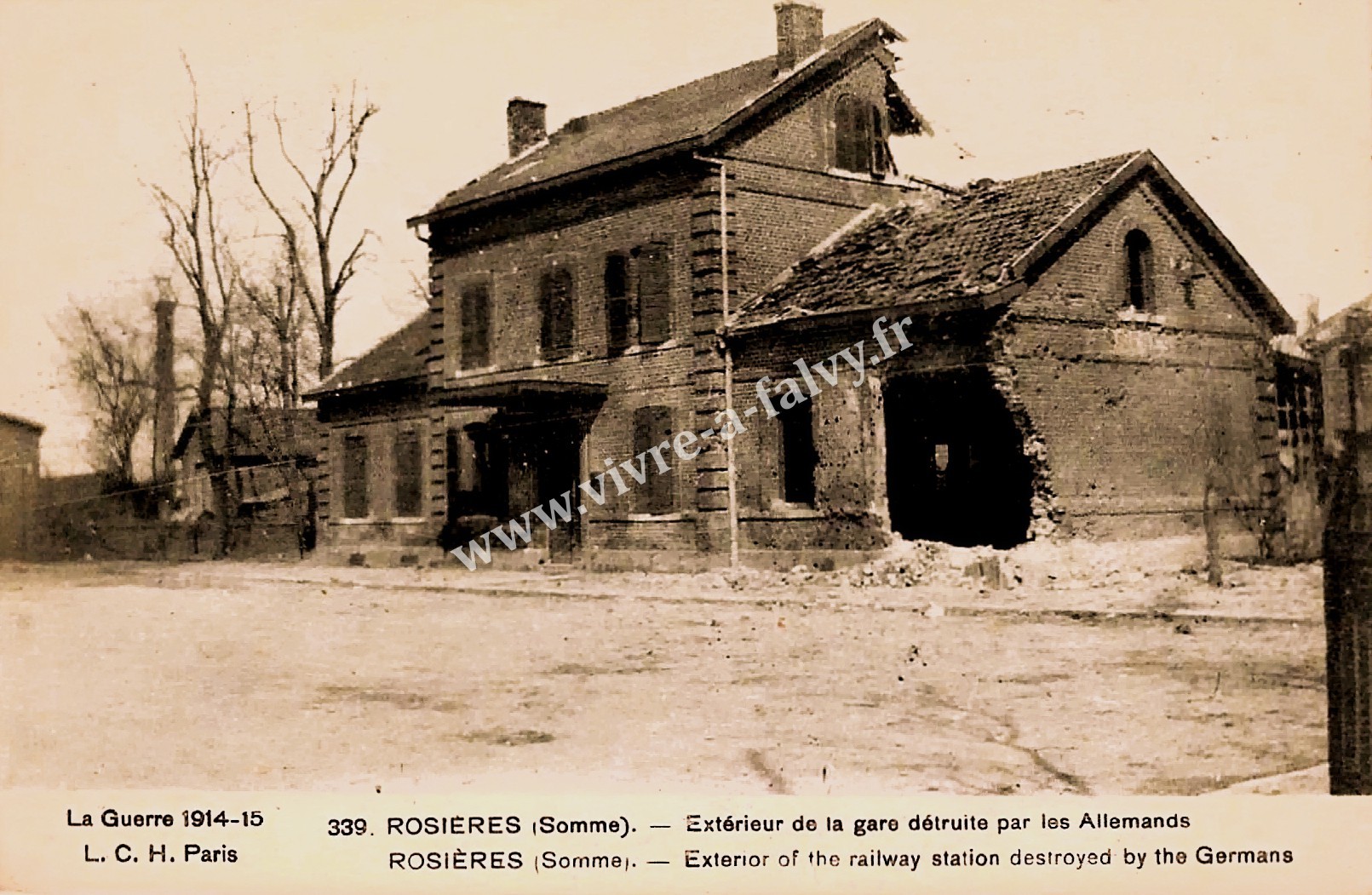 2 rosieres en santerre exterieur de la gare detruite par les allemands