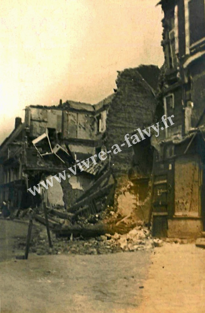 2 roye photo des ruines de la ville en 1917 2 