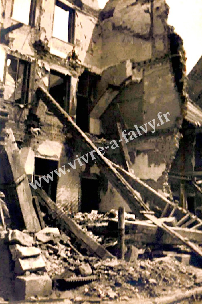 2 roye photo des ruines de la ville en 1917