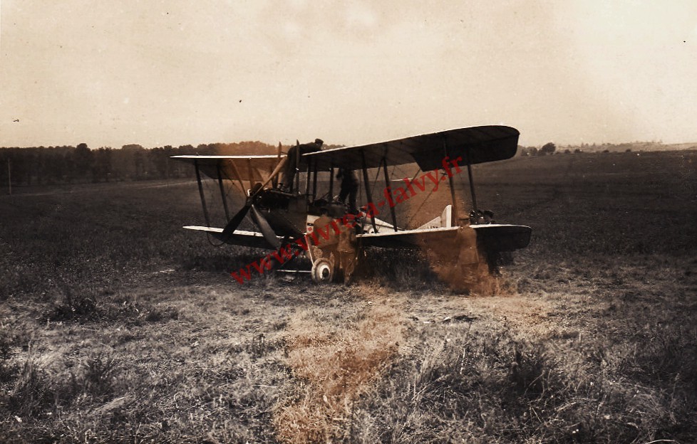 3 cartigny soldats allemands avec un avion anglais