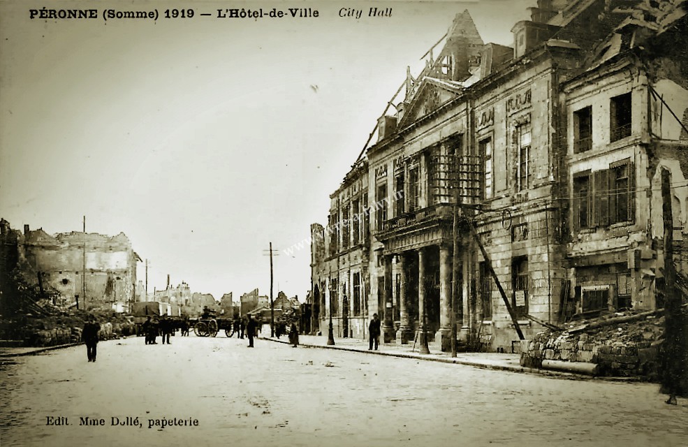 3 peronne 1919 l hotel de ville 1