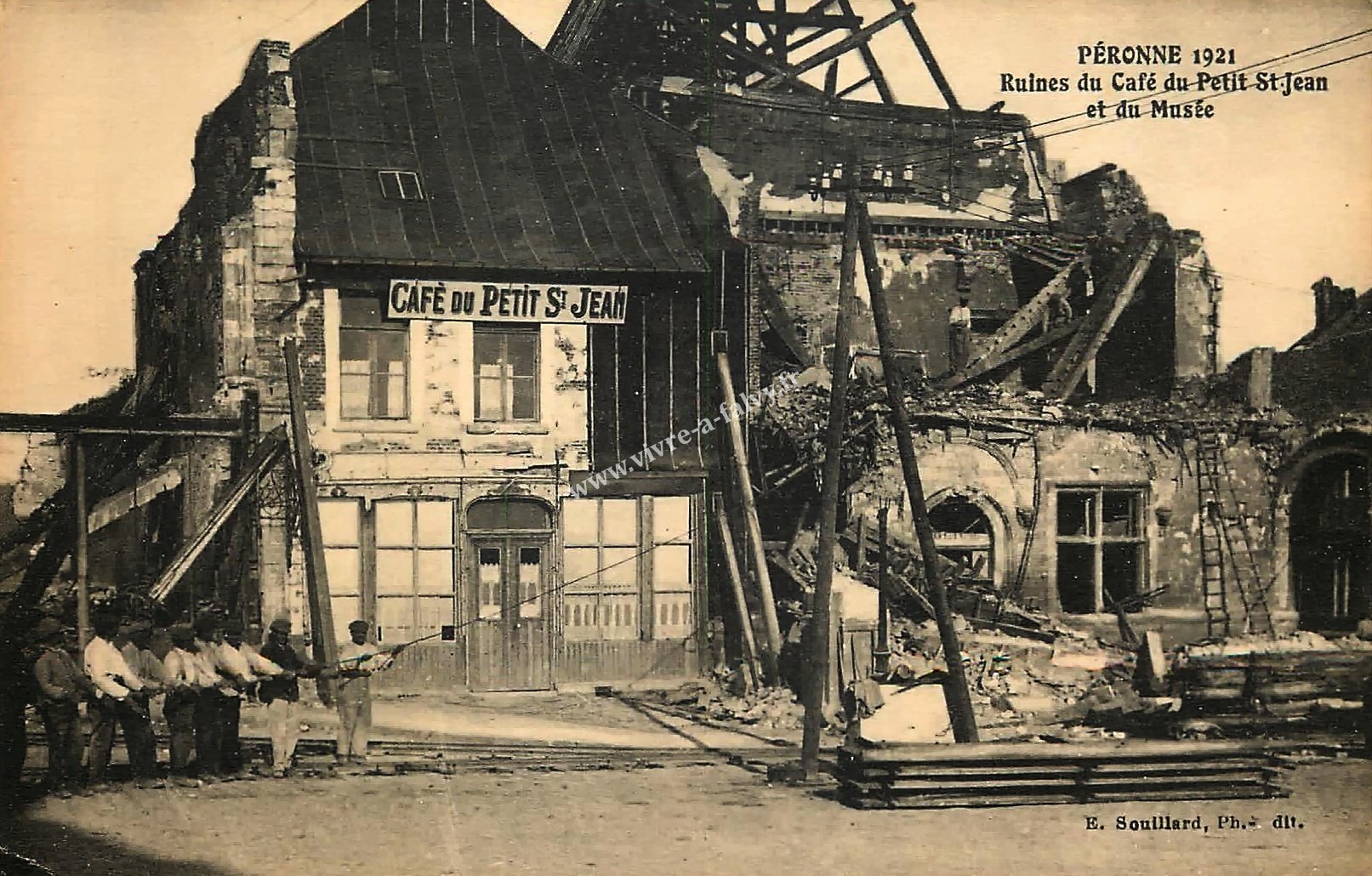 3 peronne 1921 ruines cafe petit st jean 1