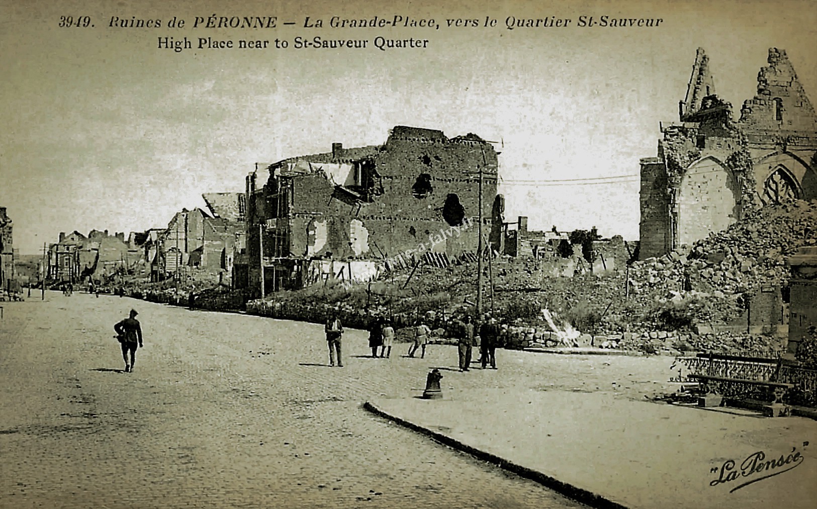 3 peronne ruines la grande place quartier st sauveur 1