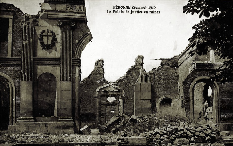 4 peronne 1919 le palais de justice en ruines 1