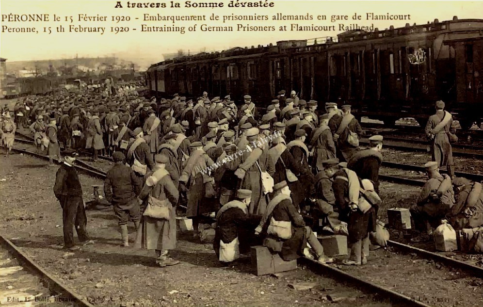 4 peronne 1920 embarquement prisonniers allemands gare flamicourt 1