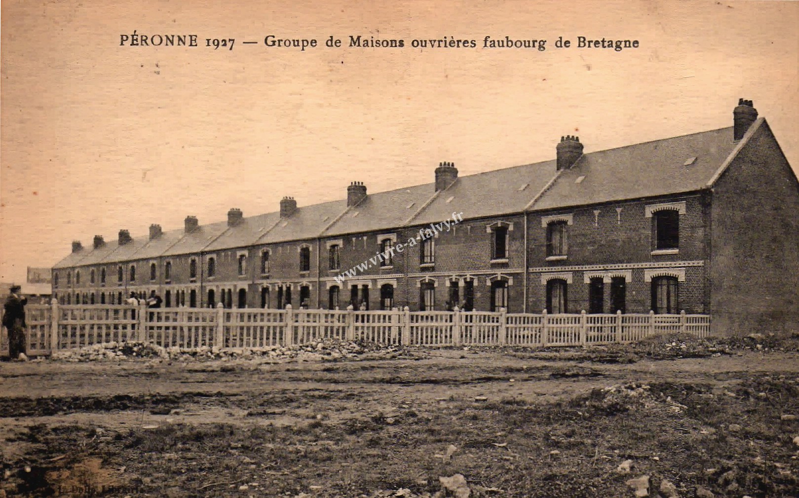 4 peronne 1927 groupe de maisons ouvrieres faubourg de bretagne 1