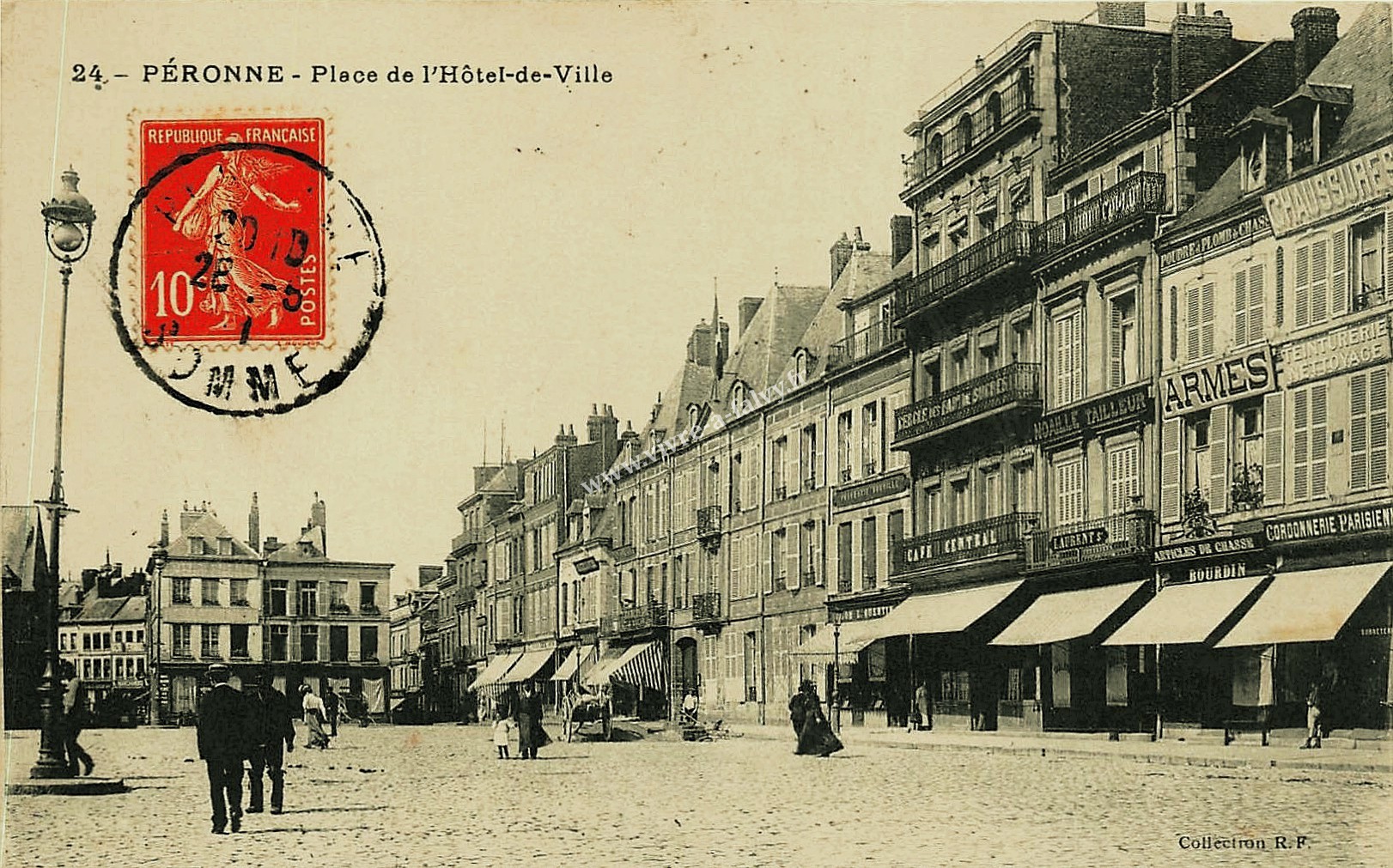 4 peronne place hotel de ville 1