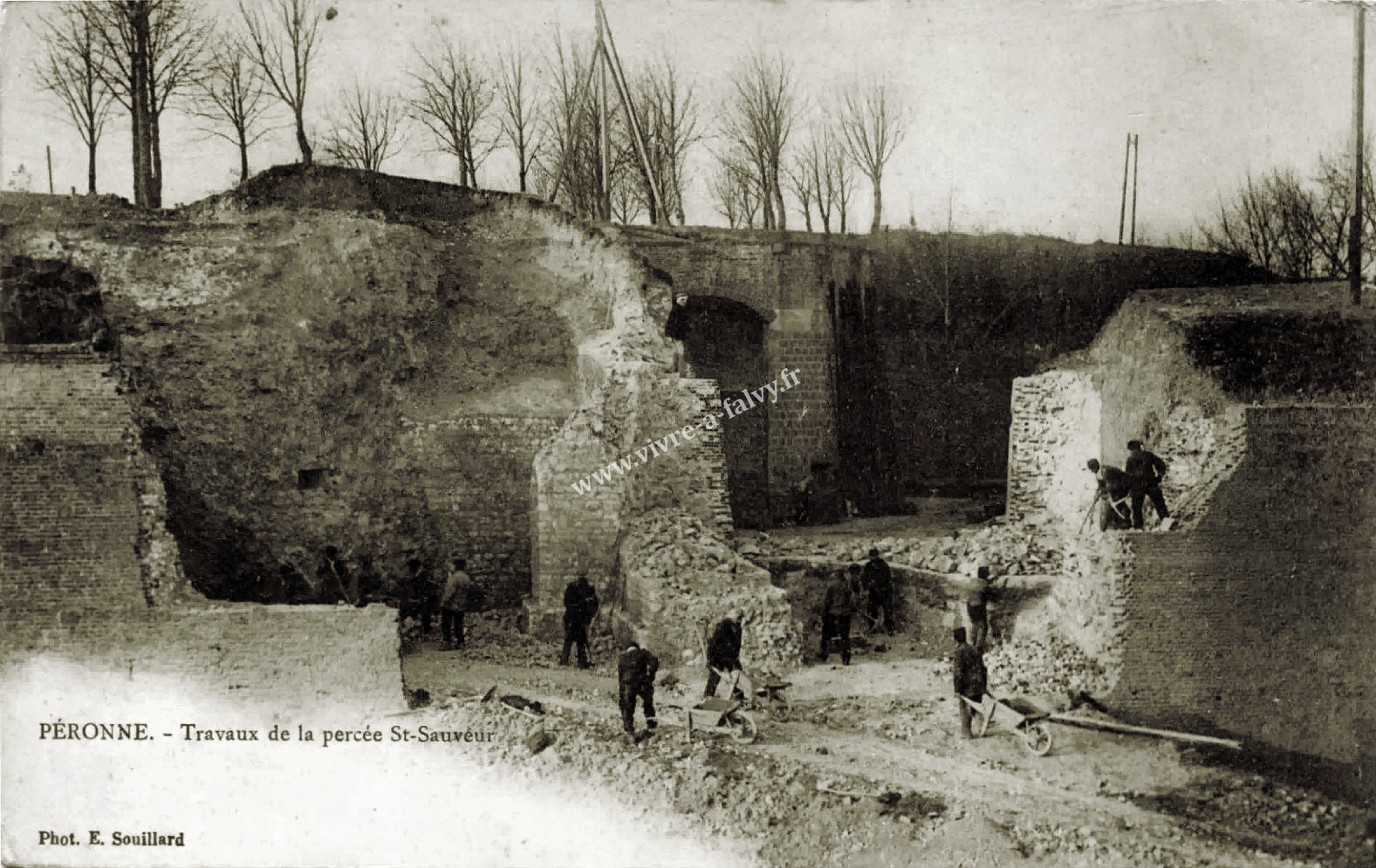 4 peronne travaux de la percee st sauveur 1